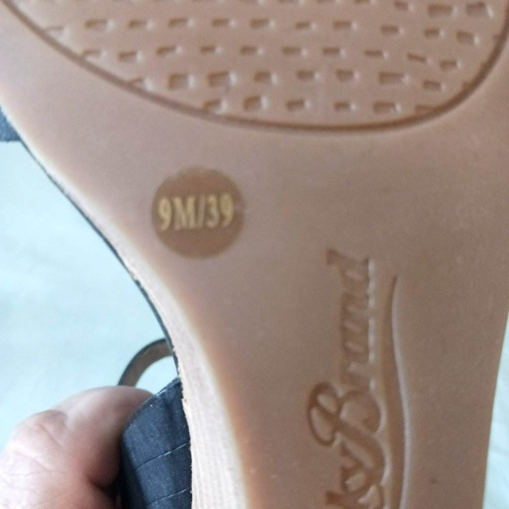 Lucky Brand Wedge Sandals - Picture 6 of 12